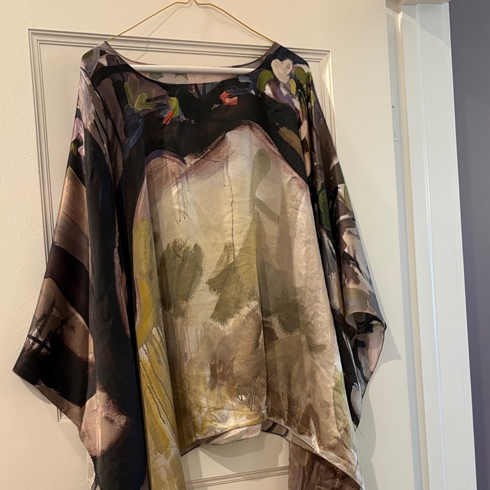 Lightweight Abstract Print Shawl in Black & Olive